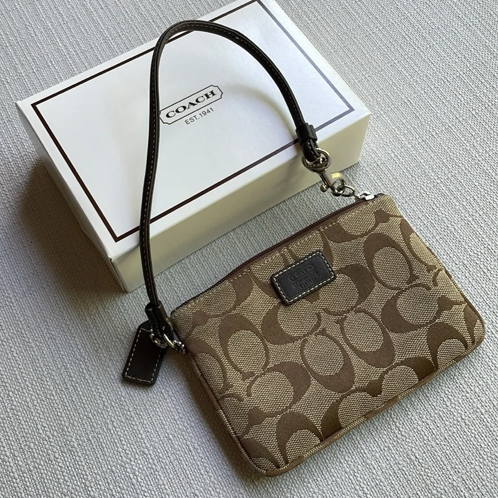 Coach signature canvas logo wristlet with gift box